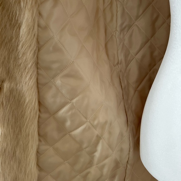 EUC CREAMY BEIGE LONG LINE FAUX FUR VEST⭐️ - Picture 3 of 6